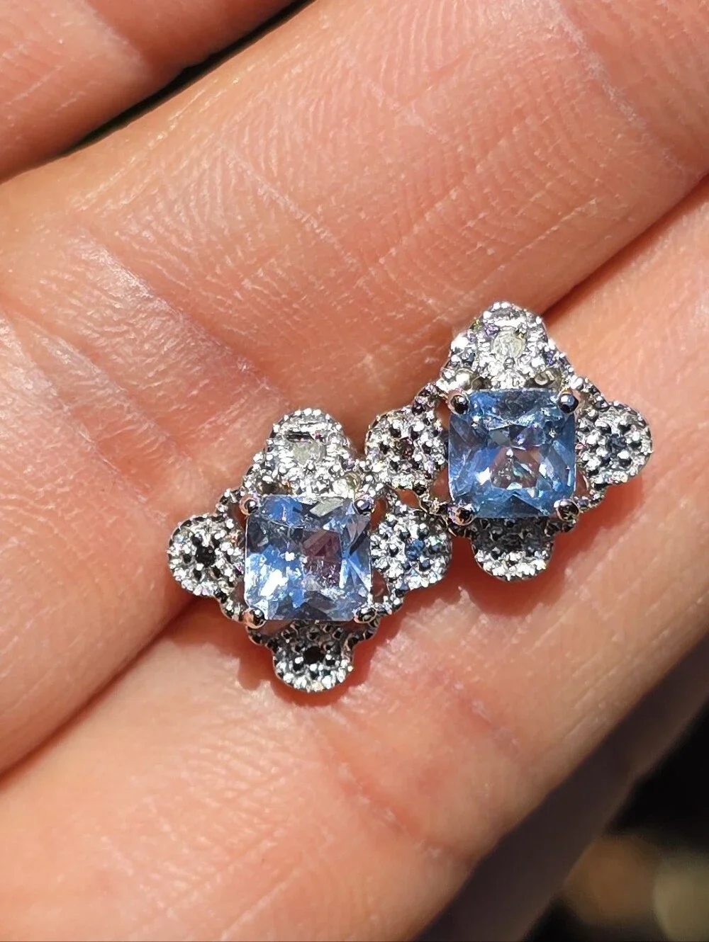 NWT sterling silver 925 blue diamond clover diamond accent December studs earrin